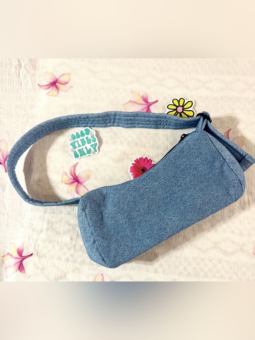 BAGGU Digital Denim Cargo Shoulder Bag ✨ - Picture 4 of 9